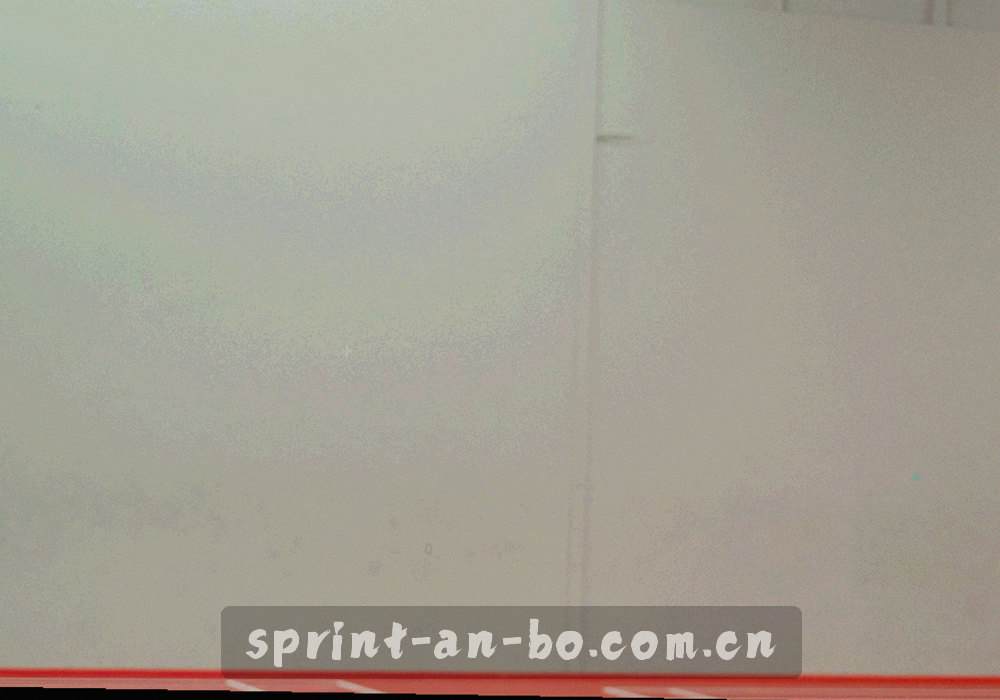 抽象的半透明图层叠放图形，示意版本更新的分层结构